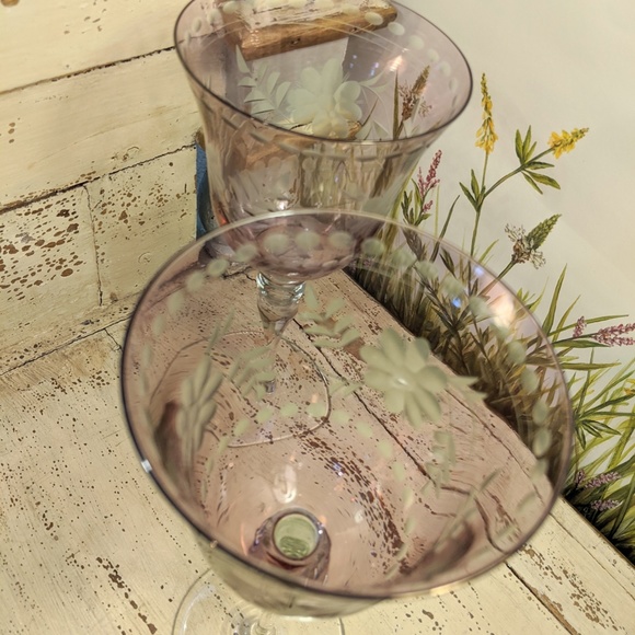 SOLD -- Set 4 Purple Wine Glass Drink ware - Picture 6 of 9